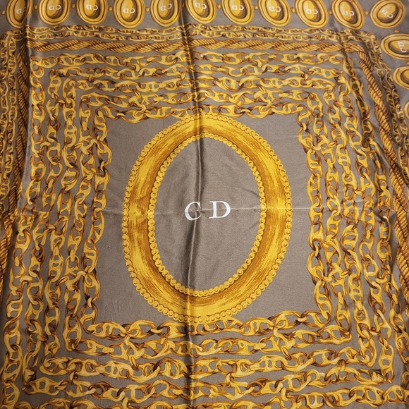 🔥EUC 💯 GORGEOUS CHRISTIAN DIOR CHAIN SILK SCARF - Picture 9 of 10
